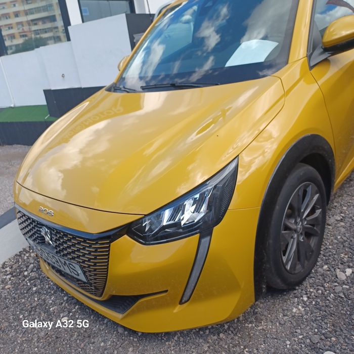 Automóveis Peugeot e-208:=250€/semana   para  TVDE
