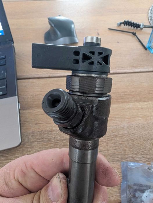 Wtryskiwacz 2.0 TDI 03L130277J Bosch - do regeneracji