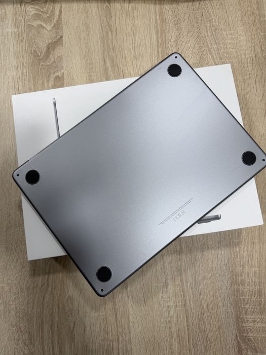 Macbook air M2 8gb/256gb 13”