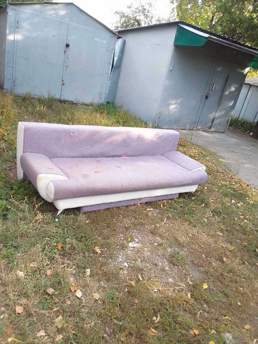 Диван-еврокнижка . Длина 2.3м.