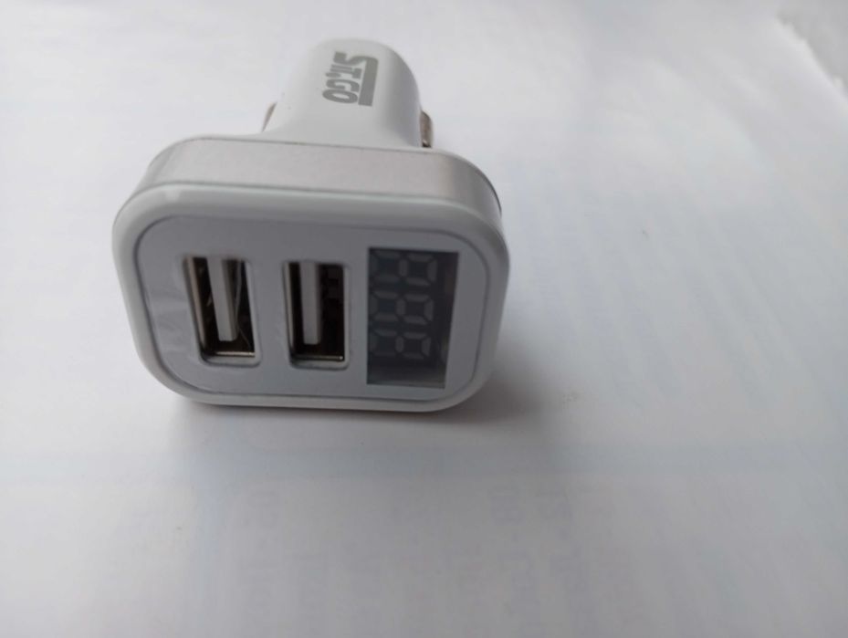 Адаптер автомобильный с вольтметром постоянного тока