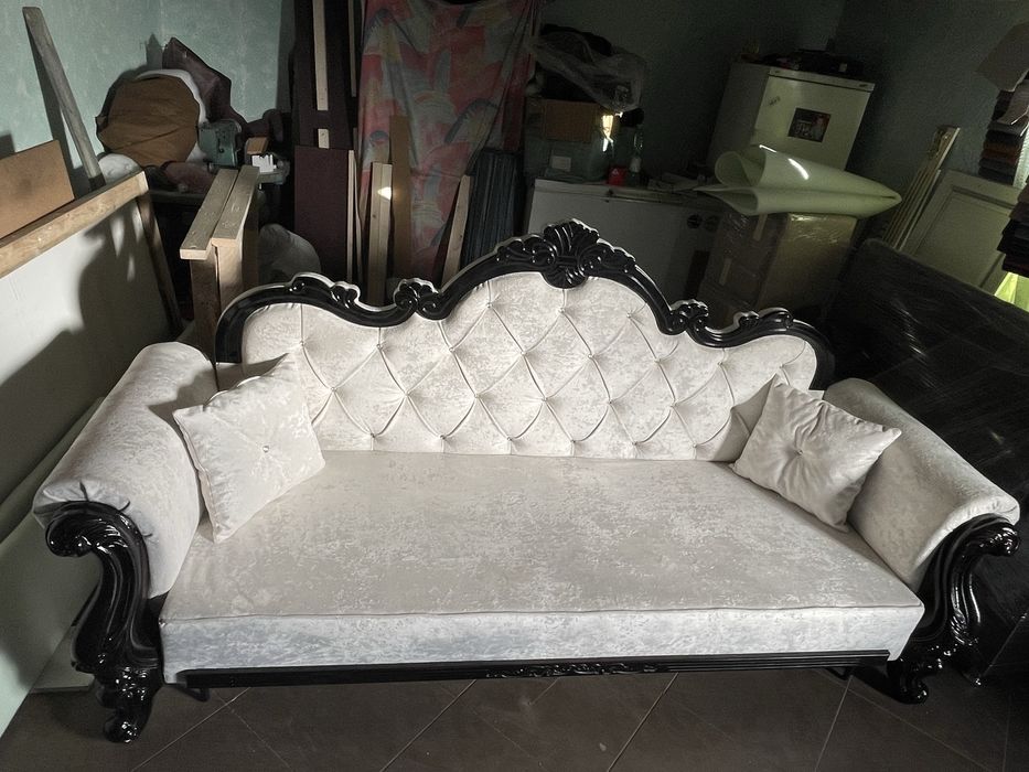 Диван в вітальню