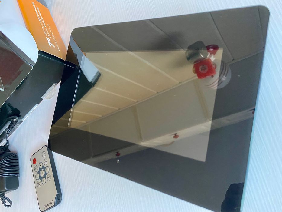 Ramka cyfrowa elektroniczna Intenso 7’” uszkodzona ramka na zdjęcia