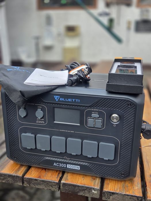 Зарядна станція (інвертор) BLUETTI AC300 3000W