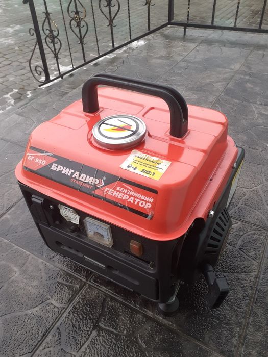 Бензиновий генератор