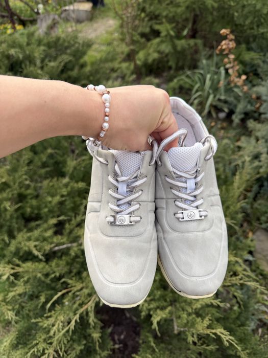 Віддам безкоштовно кеди, кросівки