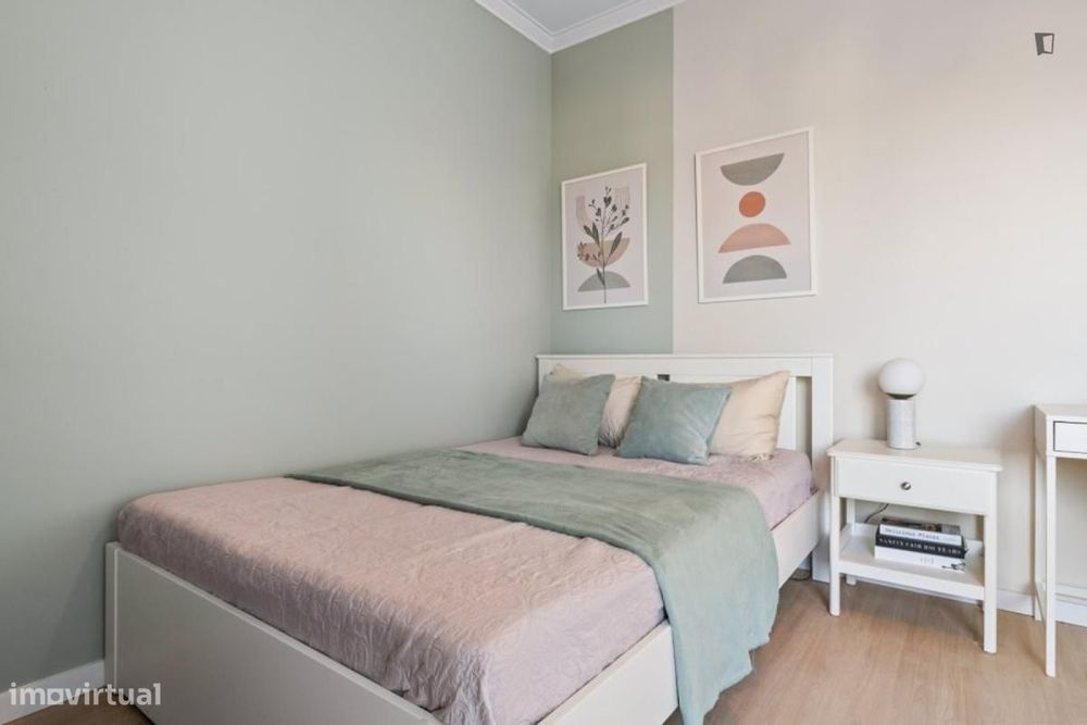 Quarto - localizado em Amadora Lisbon