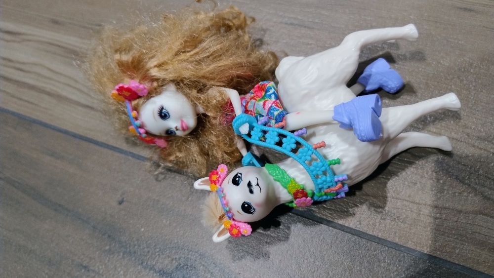 Lalka Enchantimals i duże zwierzę Lama