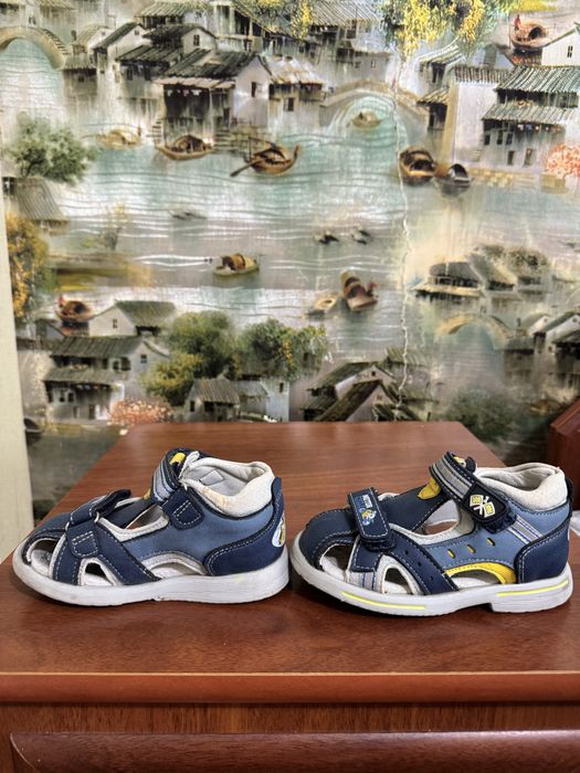 Продаю дитяче взутт б/у. Писати лише на ОЛК