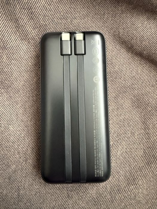 Новий повербанк Baseus Lipow 20000mAh 22.5W з вбудованими кабелями