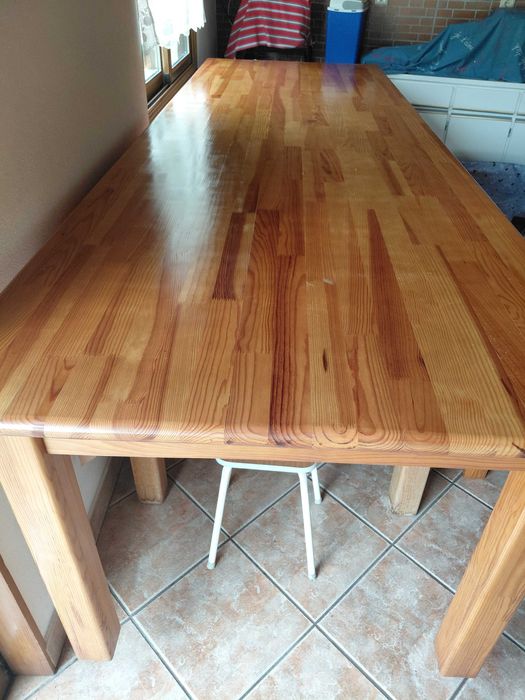 Mesa de madeira decompressado