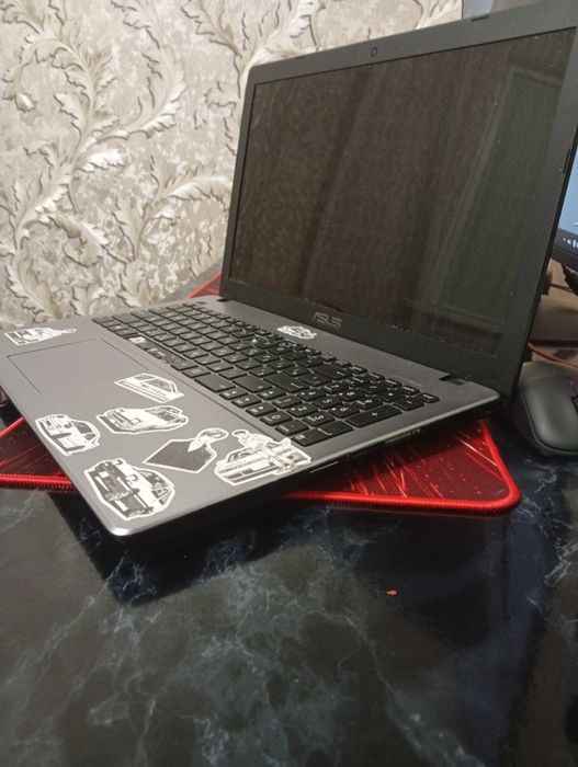 Ноутбук asus X550CC i3-3220 gt720 8 оперативної пам'яті  ddr3