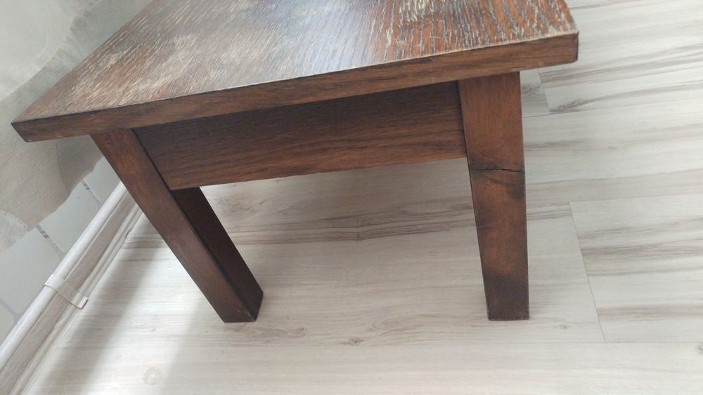 Stabilny niski stolik