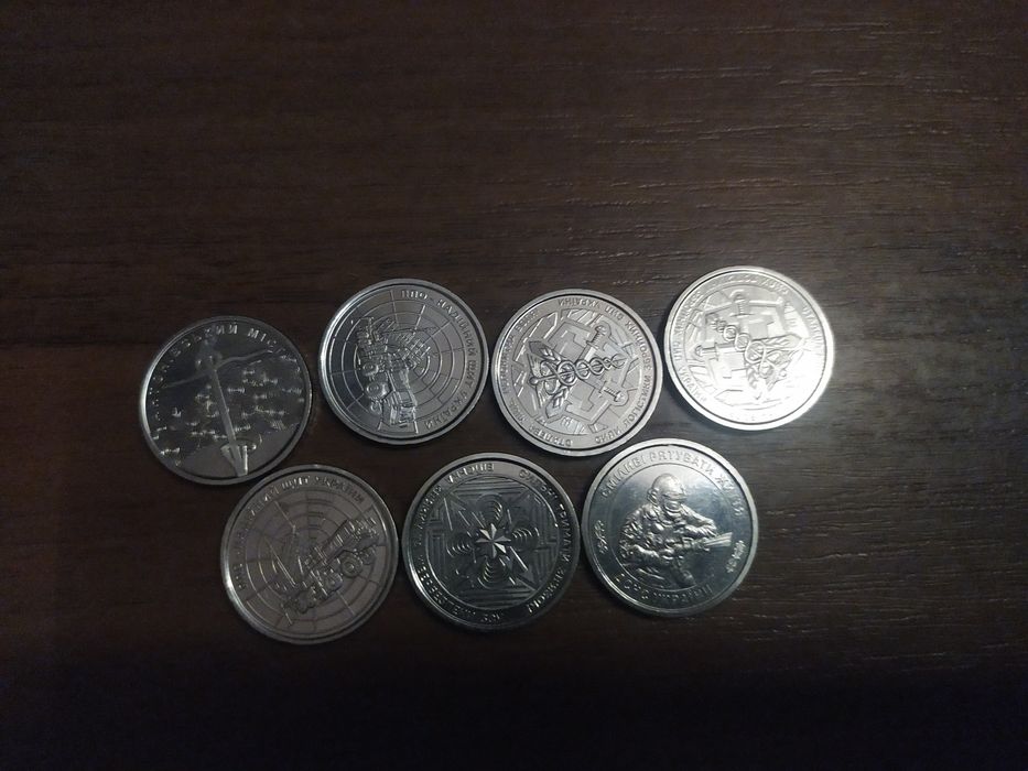 Продам монетки по 10 юань.