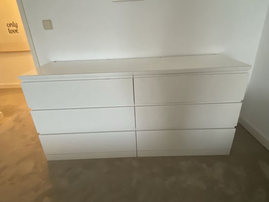 Cómoda Malm branca 6 gavetas e vidro