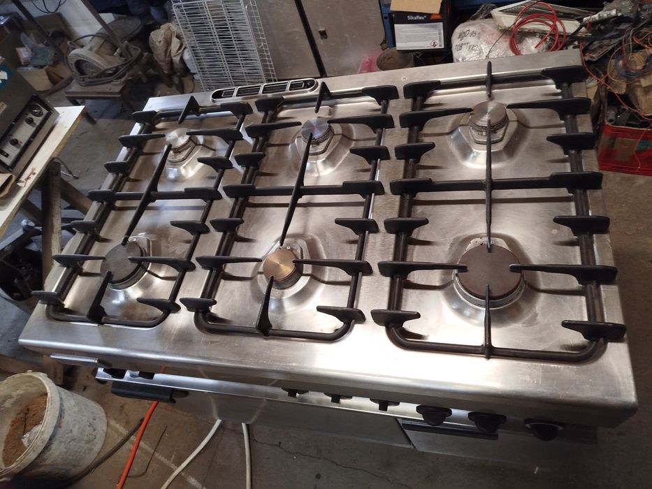 Газова плита професійна Zanussi.