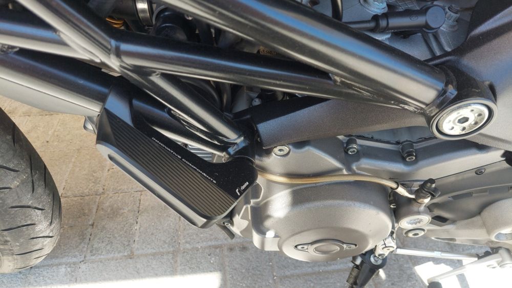Ducati monster 696