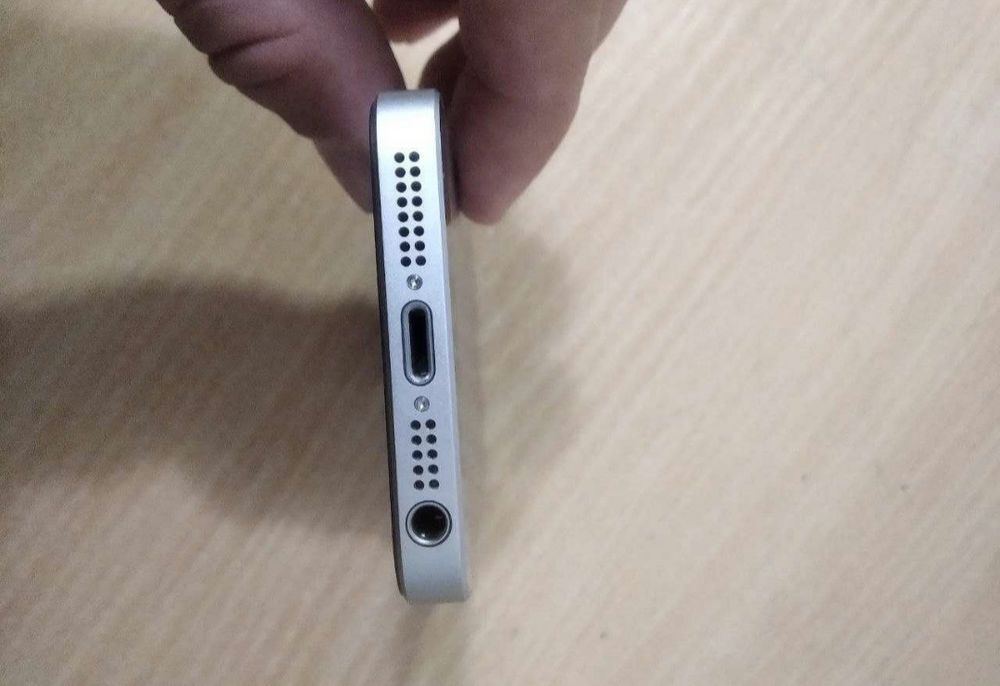 iPhone SE 1-го поколения