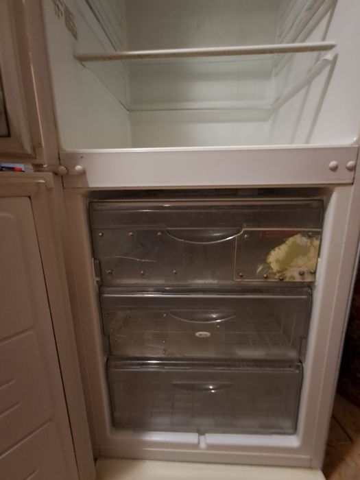 Продам 2 камерный холодильник Атлант .