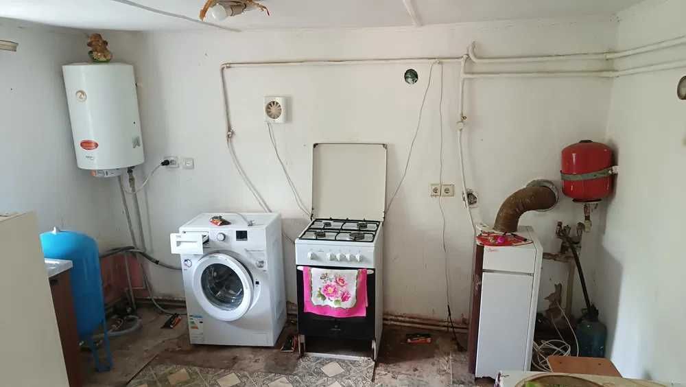 Продам будинок на березі озера в с.Калинівка. Газ,бойлер,сад