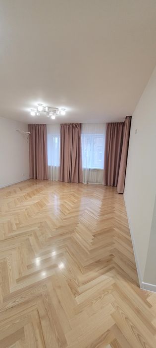 Продам 3 кім. квартиру в центрі біля метро Золоті Ворота