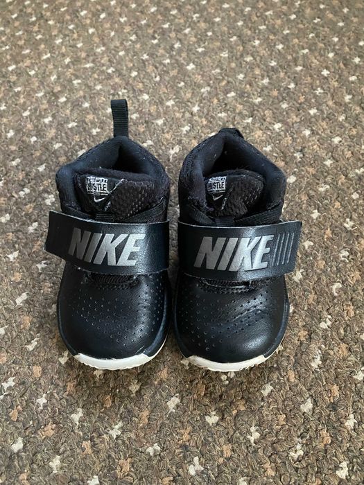 кросівки Nike Team Hustle D8