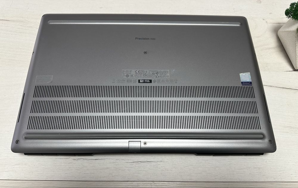 DELL Precision 7550 FHD IPS| i7-10850H|32 DDR4|SSD 512|NVIDIA 4Gb| LTE