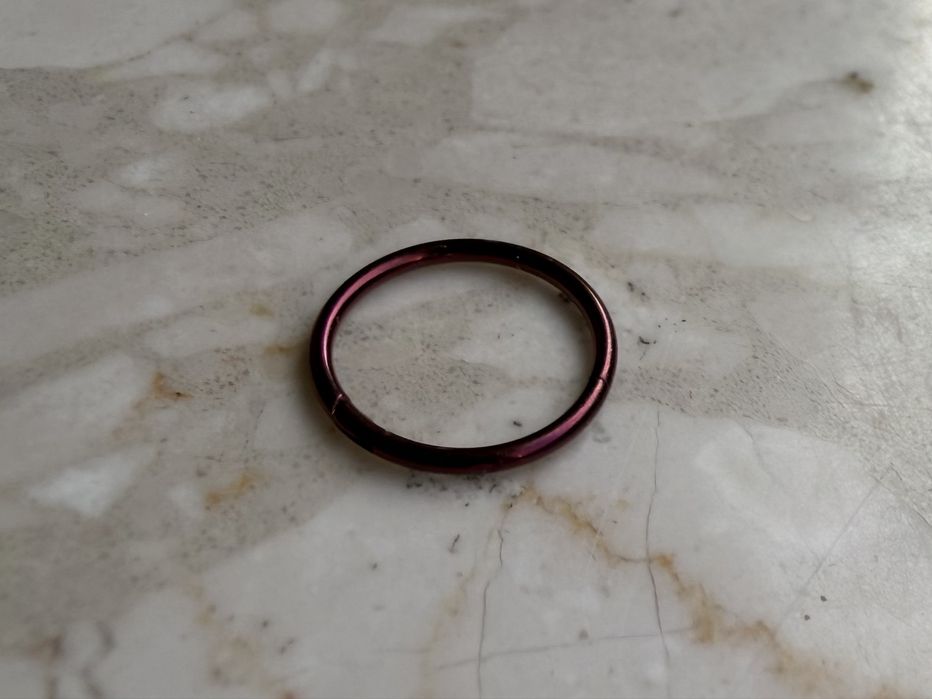 Unisex kolczyk 8 mm piercing 20 G kółko segment tytan