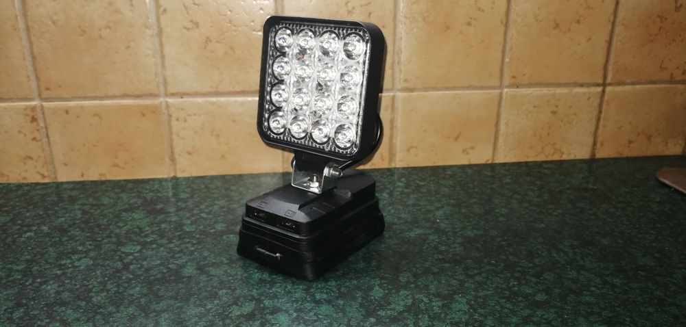 Lampa led na baterię BOSCH i SZYBKIM ładowaniem na 2 usb