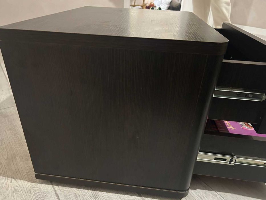 Приліжкові тумбочки