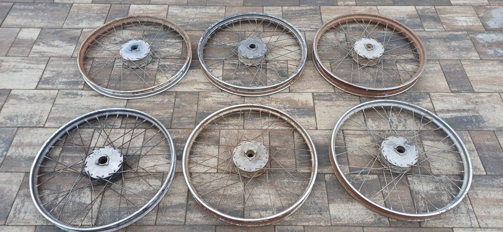 Koła do wfm,komara,piasty,
gażniki,cylindry,kartery.