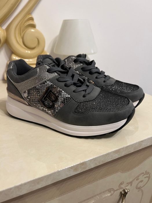 Нові брендові красовки 39 р