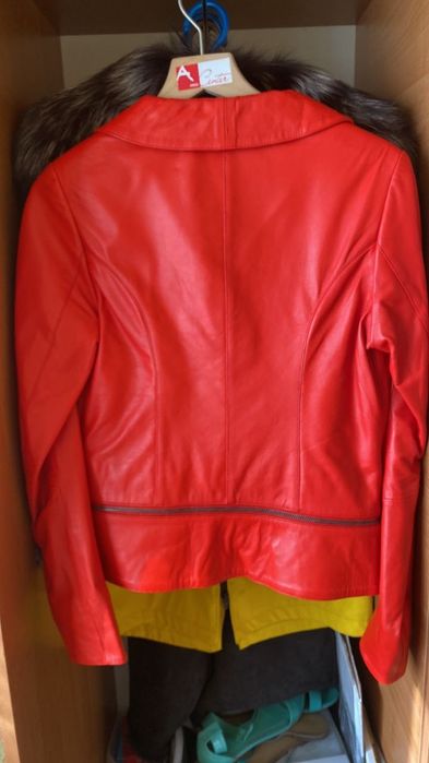 Куртка червона, розмір S