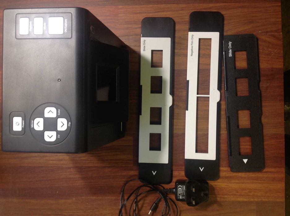 Оцифрувальник для фотоплівки, фотографій та слайдів