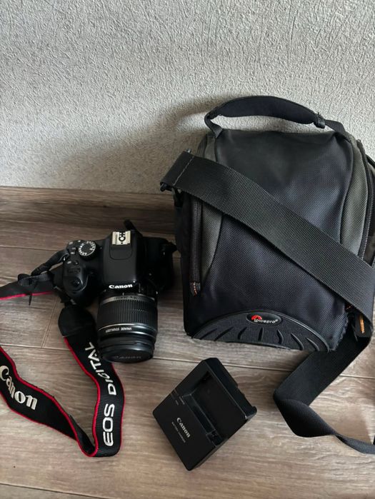 Canon EOS 550D + EF-S 18-55mm Kit + сумка + зарядний пристрій