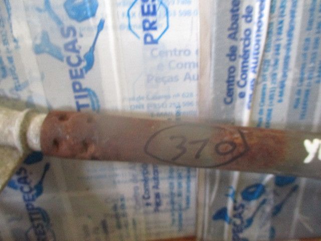 Haste / braço de escova limpa vidros frente esquerda TOYOTA Yaris (_P9