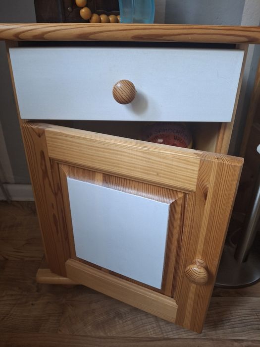 Szafki nocne drewniane