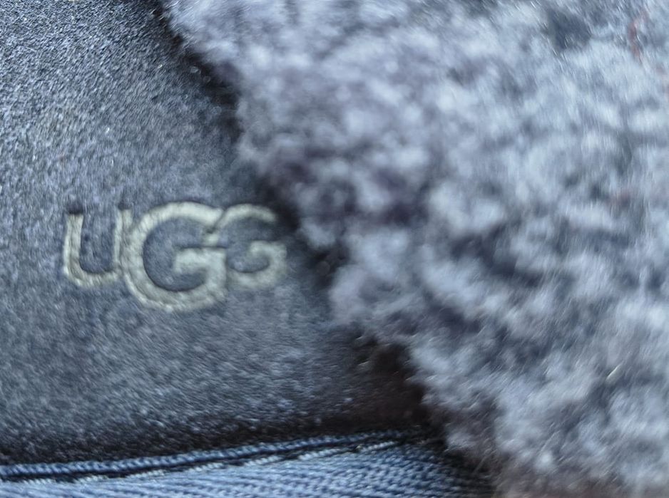Oryginalne granatowe kapcie UGG