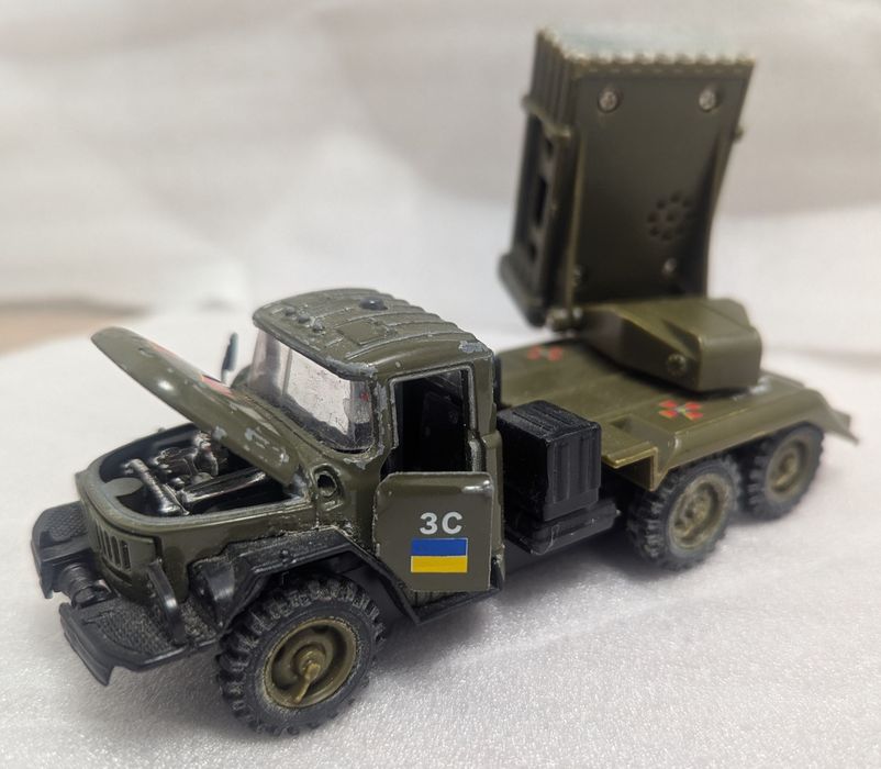 Модель, іграшкова БМ-21 Град