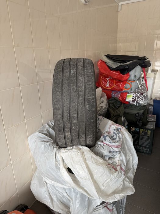 Продам літню резину ( комплект 4 шт)