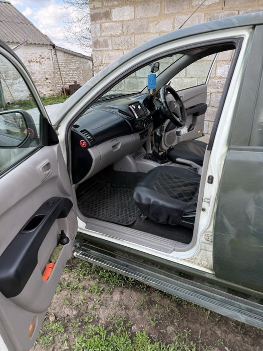 Мітсубіші L-200 .2008 р. 2.5 t.D