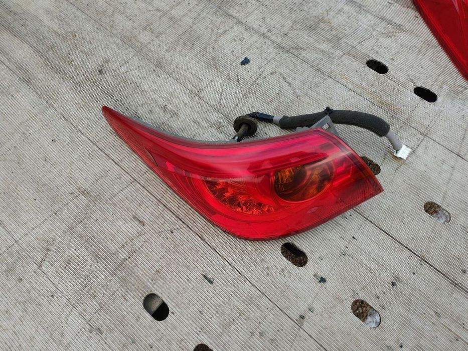 lampa lewa tył tylna infiniti q50 13-