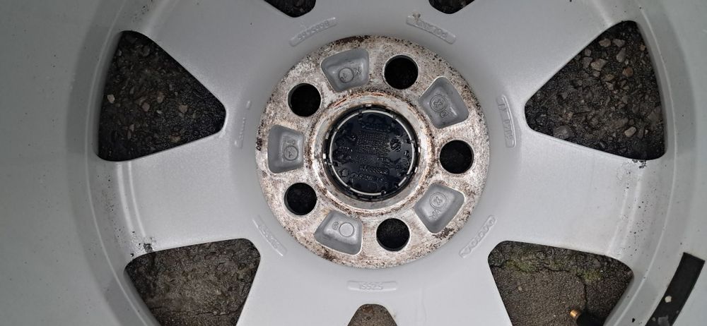 Felgi Aluminiowe Komplet 16 Cali Volvo C40 S40 V50  6.5" x 16" ET 52,5