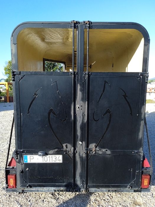 Atrelado reboque roulote 2 cavalos casa arreios