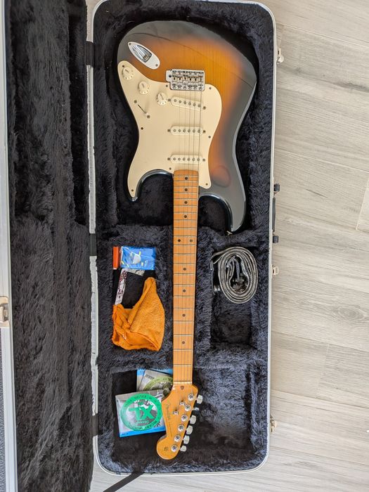 Fender Stratocaster Classic '50s (México) + Roland Cube-20GX + Hardcase