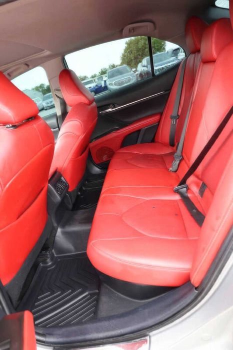 Toyota Camry Hybrid XSE      2021