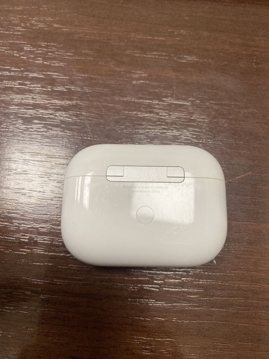 Продам оригинальный кейс Apple AirPods Pro 1-го  A2190