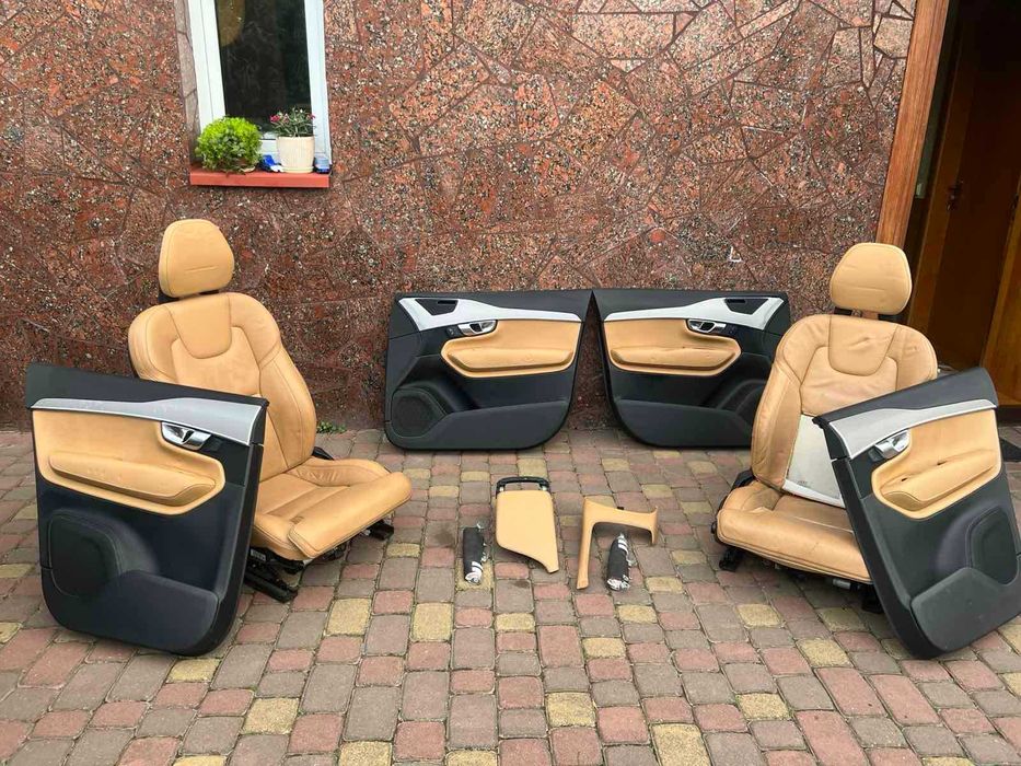 Інтерєр Вольво XC90 карти крісла салон