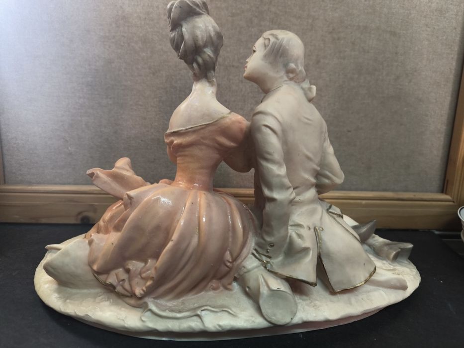 Estatueta Romântica - Cena Rococó/Neoclás.(Casal).
Linda estatueta dec