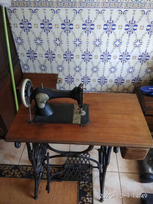 Maquina de costurar antiga singer